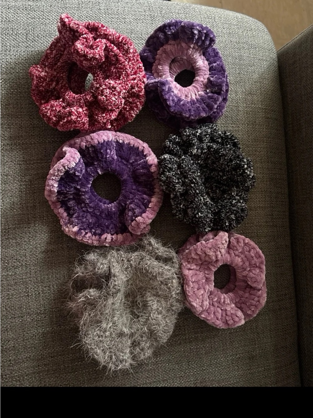 12 Bunches of Scrunchies plus 4 for Single Buns - Picture 2 of 4
